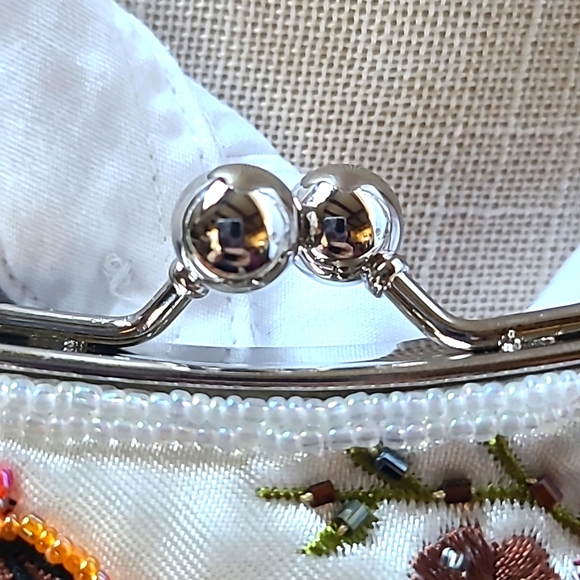 Hand beaded handbag - Picture 10 of 10